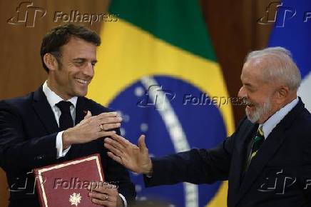 O presidente Lula e Emmanuel Macron participam de cerimnia