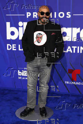 El negro y los diseos clsicos intervenidos dominaron la alfombra de los Latin Billboards