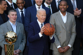 Biden elogia la fuerza de los Celtics y revela que el Servicio Secreto le llama 