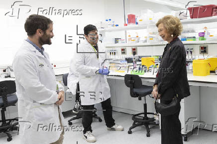 La reina Sofa visita un centro de investigacin de la Fundacin Pasqual Maragall