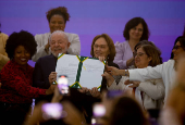 Lula e ministras na solenidade de sano da lei 