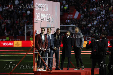 Homenaje de despedida a Jess Navas en el Snchez Pizjun de Sevilla