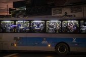  Passageiros em nibus lotado na avenida Dona Belmira Marin.