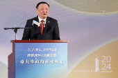 Shanghai Vice Mayor Hua Yuan makes a speech at a dinner before the annual city forum in Taipei