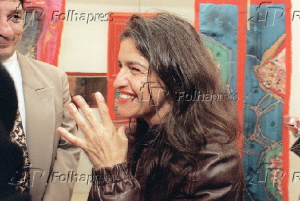 A cantora Suzana Salles na exposio