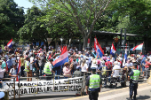 Marcha opositora entrega demandas a poderes de Paraguay tras caminar 65 kilmetros