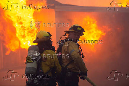 Palisades Fire burns during a windstorm on the west side of Los Angeles