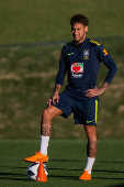 O jogador Neymar durante treino da seleo brasileira