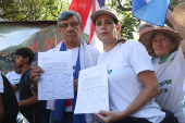 Marcha opositora entrega demandas a poderes de Paraguay tras caminar 65 kilmetros