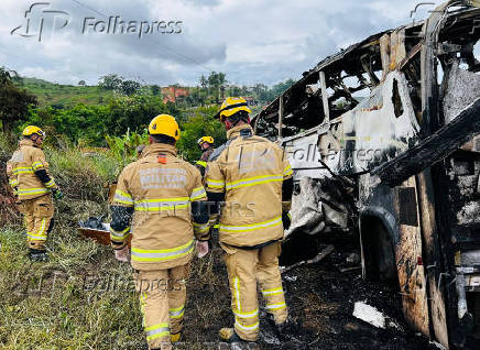 Traffic accident after a packed bus collided with a truck, at the Fernao Dias national highway