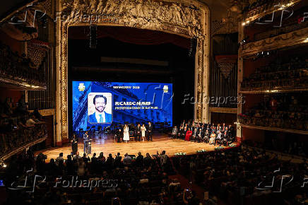 Gesto de Ricardo Nunes no Theatro Municipal