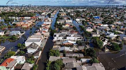 Bairro Mathias Velho, em Canoas (RS), pernamece alagado