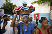 Decenas de devotos veneran a la Virgen de Regla en vsperas del da de la Patrona de Cuba