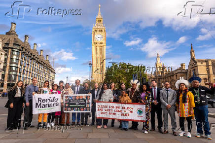 Protesto em frente ao Big Ben e a London Eye, em Londres