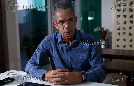 O general da reserva Oswaldo Ferreira durante entrevista  Folha