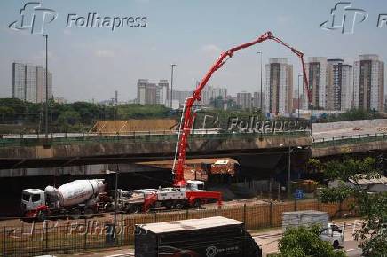Obras no viaduto que cedeu na marginal Pinheiro (SP)