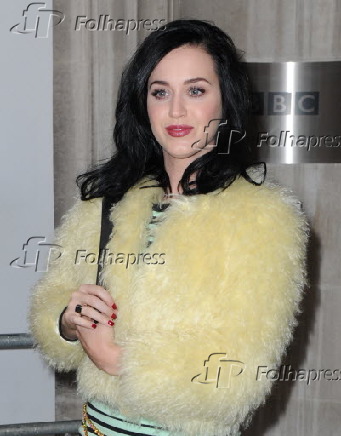 Katy Perry saindo da BBC Radio 2, em Londres