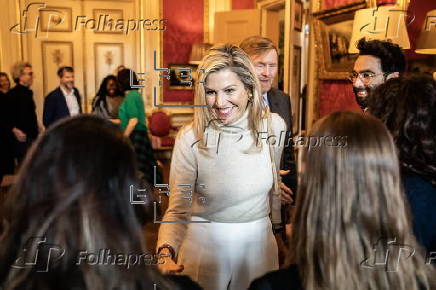 Dutch royal couple meets with Amsterdam residents