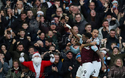 Premier League - Aston Villa v Manchester City