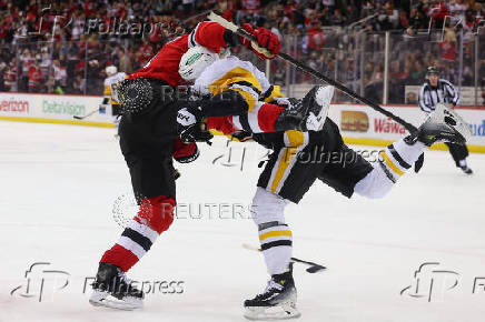 NHL: Pittsburgh Penguins at New Jersey Devils