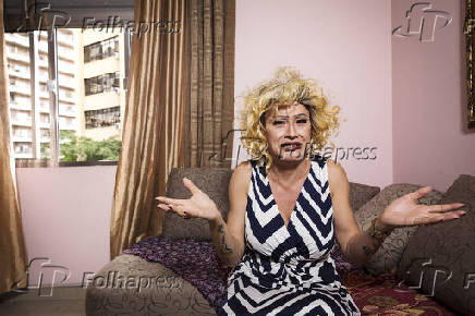 A atriz Nany People em seu apartamento, em So Paulo