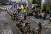 Mureta da Lapa, no centro do Rio, virou sensao no vero