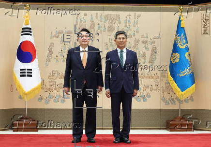 New South Korean Ambassadors receive their credentials in Seoul