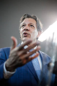 O ministro da Fazenda, Fernando Haddad, em entrevista a jornalistas em Braslia