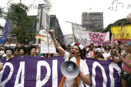 Protesto pelos direitos das mulheres e contra  Eduardo Cunha