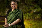 Ativista indiana Vandana Shiva, posa