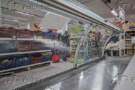 Crise de abastecimento na Bolvia esvaziou geladeira de carnes em supermercado