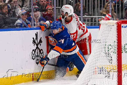 NHL: Detroit Red Wings at New York Islanders