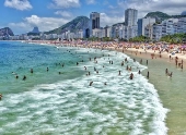 Praia de Copacabana, lotada na vspera de Ano novo