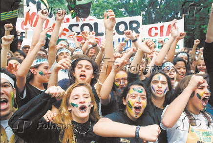 Caras-pintadas pedem o impeachment do presidente Fernando Collor