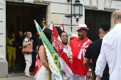 Cortejo carnavalesca Rosa Magalhaes deixando a sede do Palcio da Cidade