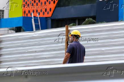 Ato contra o tnel da Sena Madureira  manifestantes fazem uma passeata e  quebram grade de proteo da sena Madureira,(10)SP