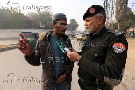 Security checkpoint on the eve of Christmas in Peshawar