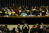 Deputadas da bancada feminista durante a votao da reforma da Previdncia 