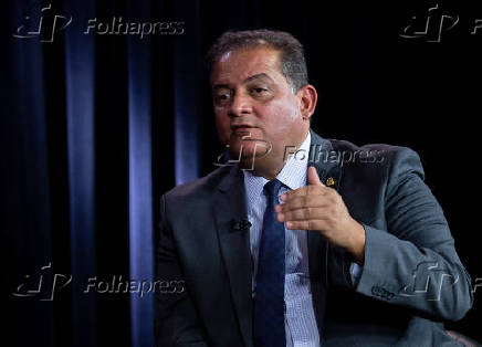 O senador Eduardo Gomes (MDB-TO), em entrevista no estdio da Folha e do UOL em Braslia
