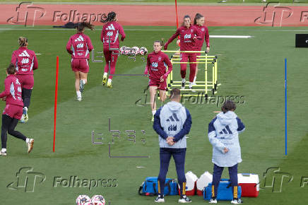 Entrenamiento de la seleccin femenina de ftbol en Las Rozas