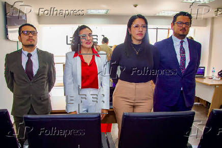 Vicepresidenta de Ecuador asiste a audiencia judicial en Quito