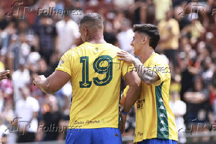 Jogo de despedida do jogador paulinho no caninde em so paulo