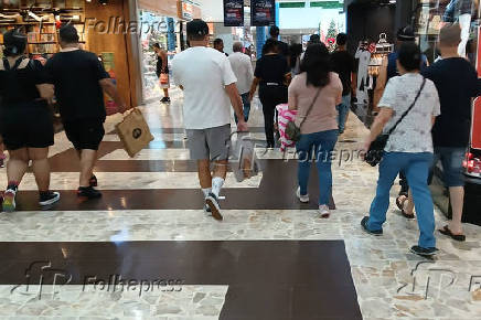 Compras de Natal em Shopping Center de SP