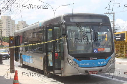 Tentativa de roubo em nibus, na Av. Nossa Senhora do Sabar, zona sul de SP