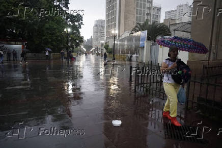 Temporal atinge o centro de So Paulo 