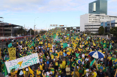 Manifestantes protestam a favor do governo Bolsonaro (ES)