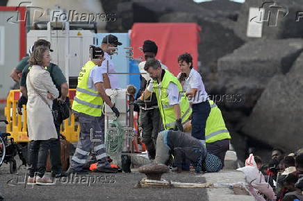 Salvamento Martimo rescata en el Hierro una segunda embarcacin con165 personas, 20 de ellas mujeres