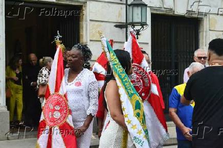 Cortejo carnavalesca Rosa Magalhaes deixando a sede do Palcio da Cidade