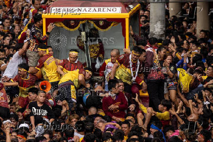 Filipino Catholic devotees parade 