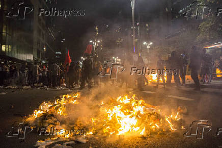 Fogo na avenida Paulista, onde tambm houve conflito com foras policiais